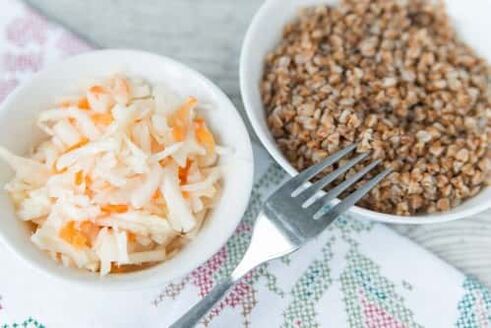 Buckwheat porridge eta entsalada