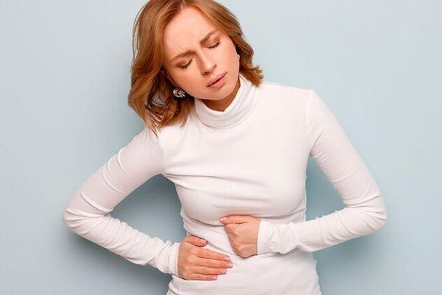 Gastritis dieta bat behar duen emakume batean